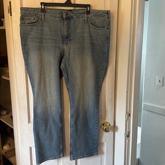 Lee Denim Straight Leg Jeans in Light Blue - Picture 8 of 10